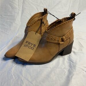 Frye & Co. Tan Ankle Booties with Western Flair. Size 8 NWT